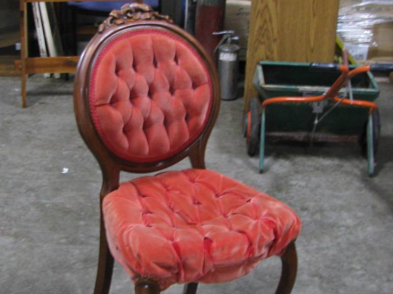 lot 7 image: Antique Victorian Chair