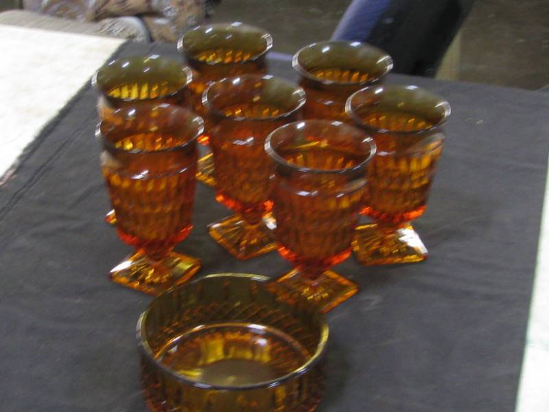 lot 20 image: Brown Glassware