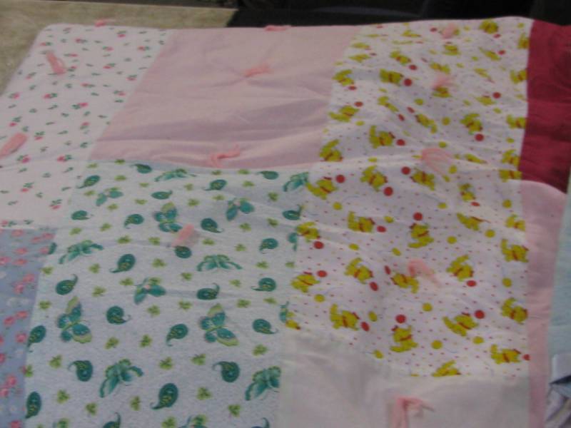 lot 23 image: Hand Made Quilt