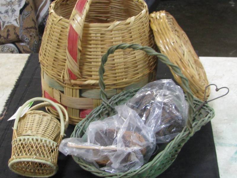 lot 26 image: Wicker Basket Lot