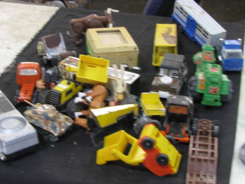 lot 33 image: Toy Lot