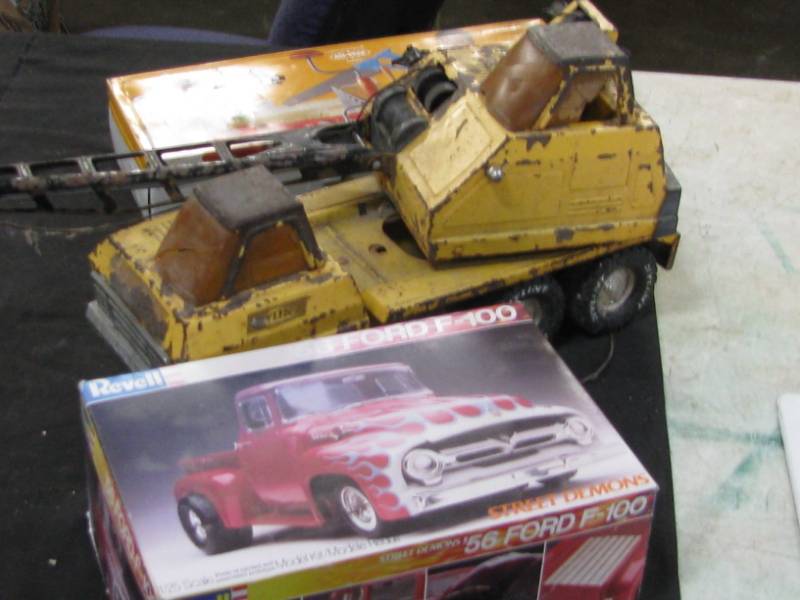 lot 34 image: Toy Lot