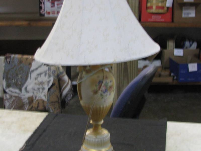lot 45 image: Vintage Lamp