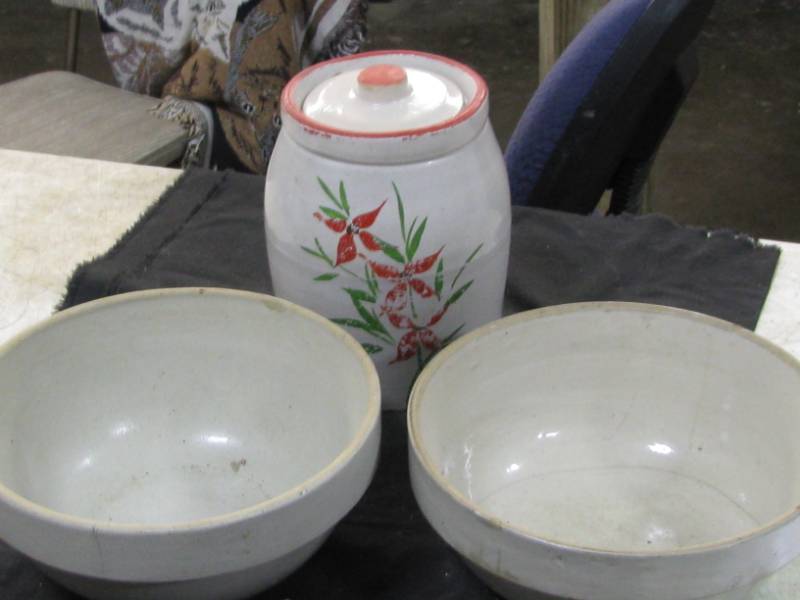 lot 52 image: Crock Mixing Bowls
