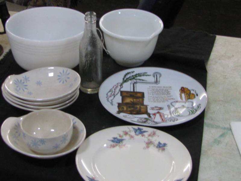 lot 56 image: Misc Glassware