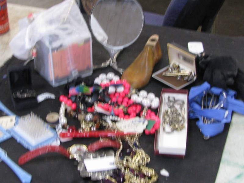 lot 73 image: Misc Jewelry