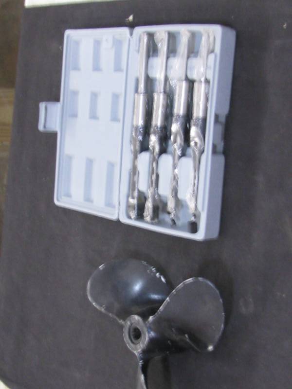 lot 83 image: Shop Fox Bits