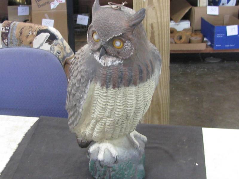 lot 84 image: Horned Owl Decoy