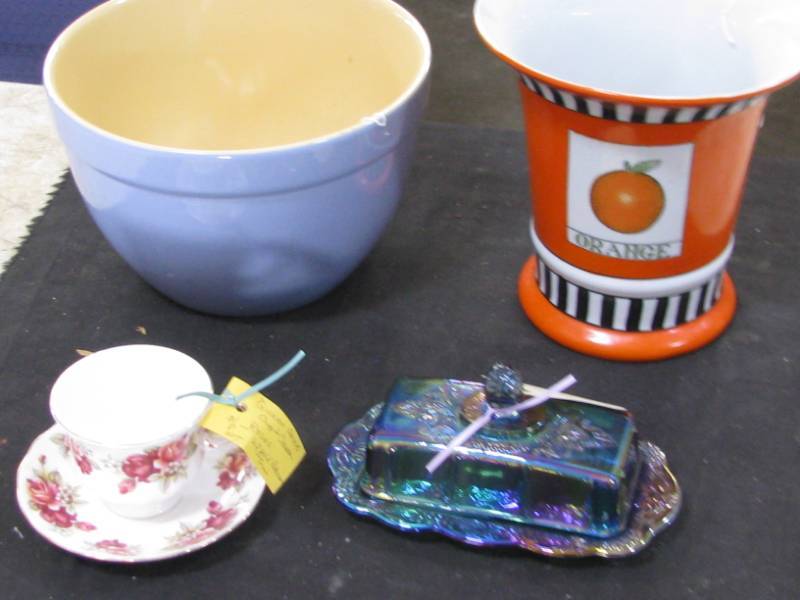 lot 101 image: Pottery & Glass