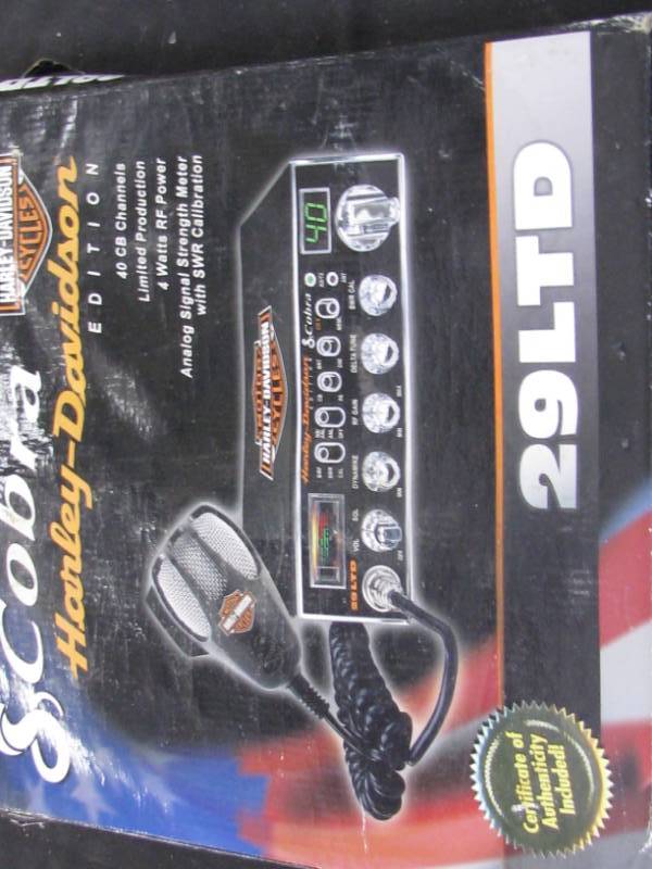 lot 102 image: Cobra Harley-Davidson Radio