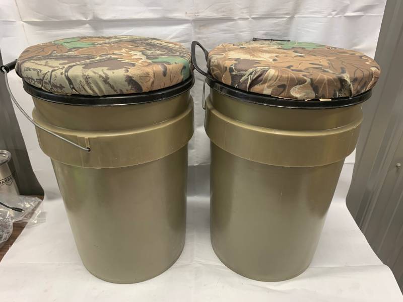 lot 5 image: Lot of 2 Hunting 360 Degree Spin Chairs with Corn Decoys