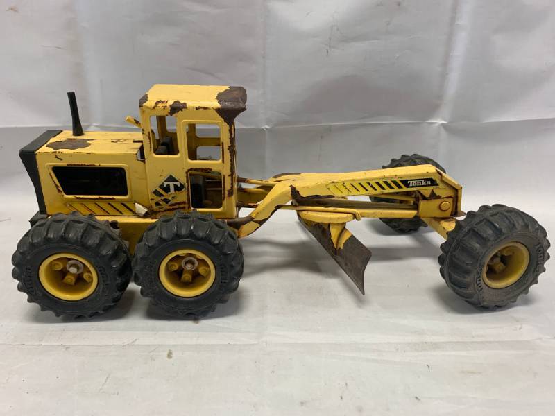 lot 13 image: Vintage Tonka Road Grader