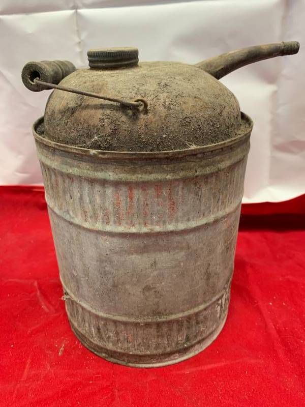 lot 40 image: Antique Oil Can 9 Tall
