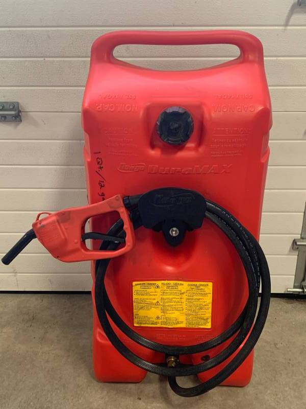 lot 53 image: 14 Gallon Duramax Portable Gas Tank