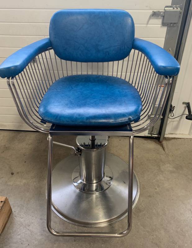 lot 57 image: 1960s Barber Chair Belmont Takara Warren Planter Style Original from Josephs School of Hair