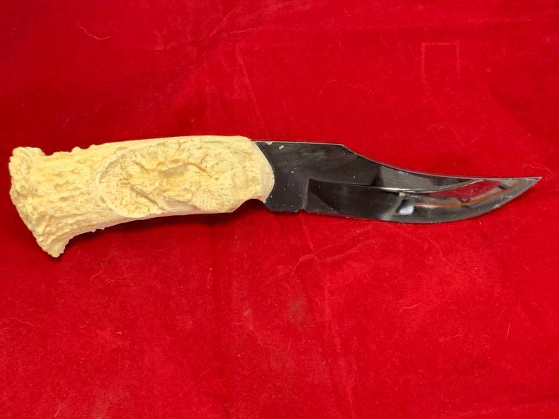 lot 60 image: Beautiful Custom 9 Knife