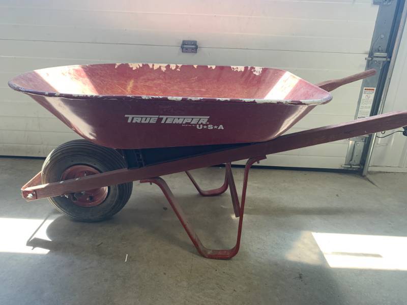 lot 76 image: Tru Temper USA 4 cu ft Wheelbarrow