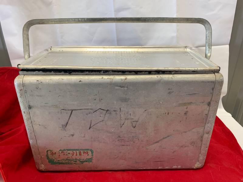 lot 85 image: 1950s Pik Nic Metal Cooler