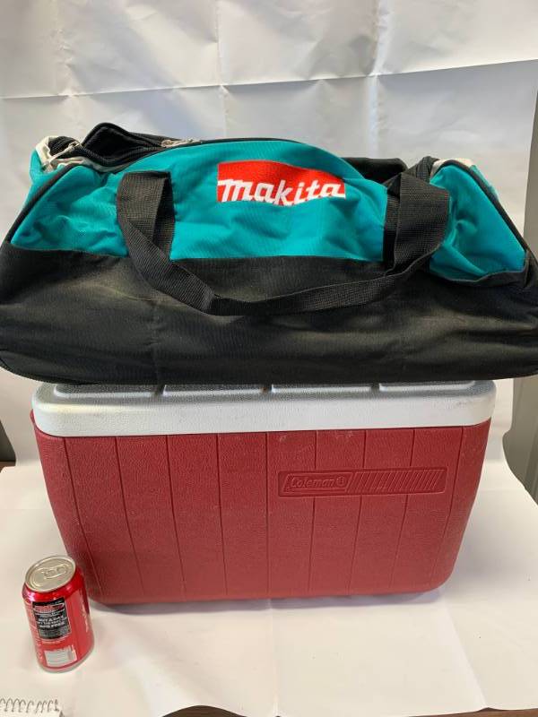 lot 86 image: Coleman Cooler & Makita Bag