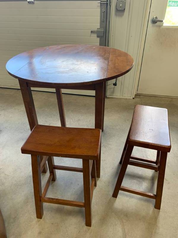 lot 98 image: High Top Table with 2 Chairs