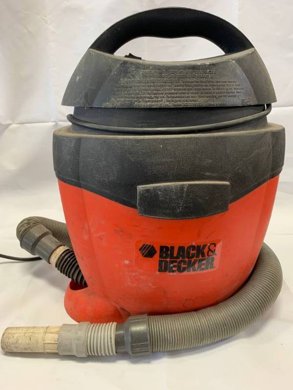 lot 99 image: Black & Decker Shop Vacuum (works well)