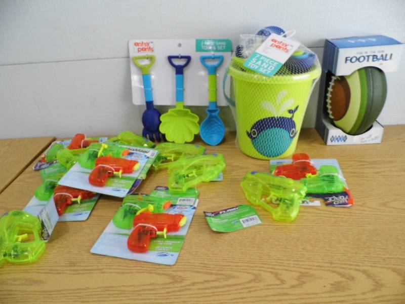 lot 3 image: Squirt Guns - Toys