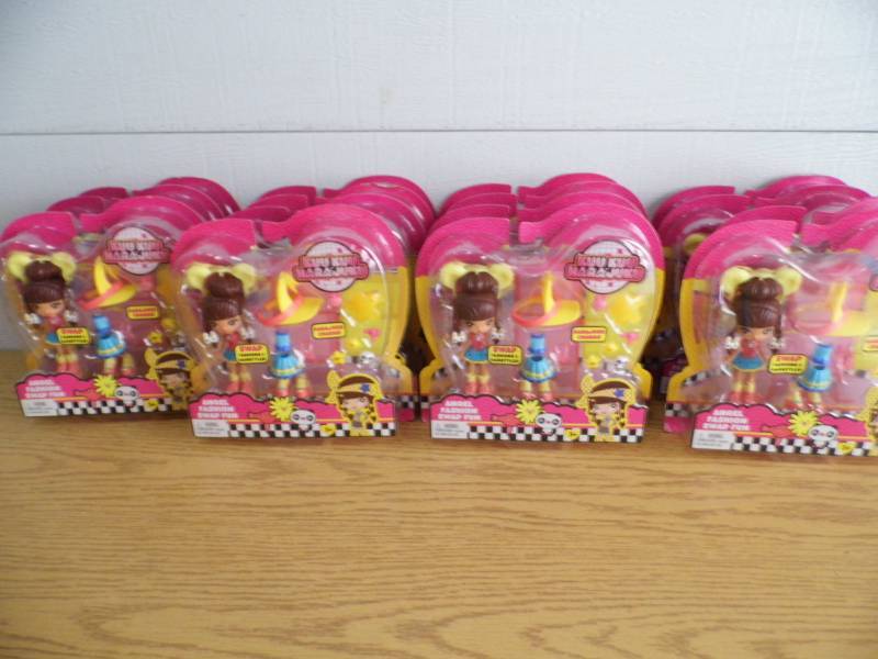 lot 10 image: Lot of 15 Kuu Kuu Hara Juky Dolls
