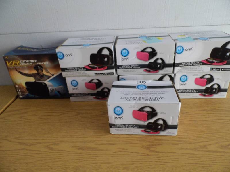 lot 14 image: Lot of 8 Virtual Reality Headsets