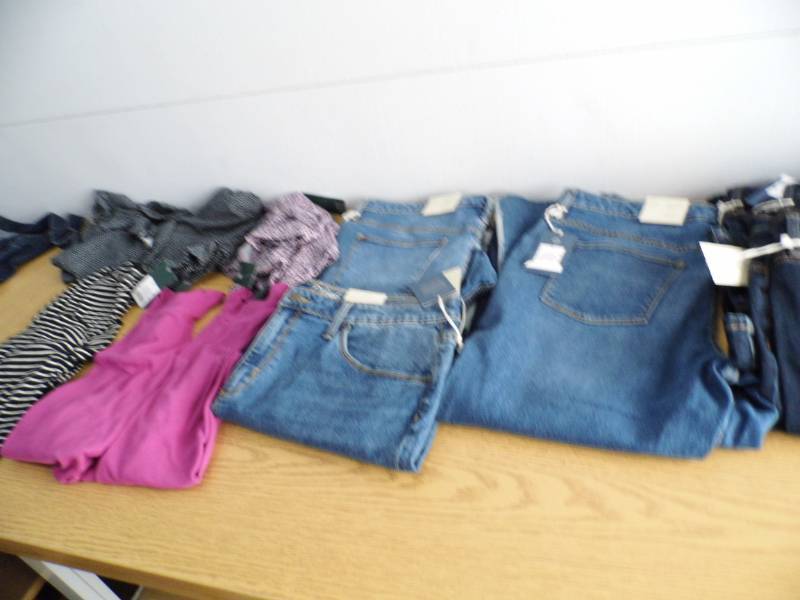 lot 24 image: New Ladies Clothing