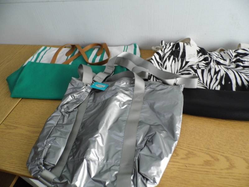 lot 26 image: Lot of 3 New Bags - Totes