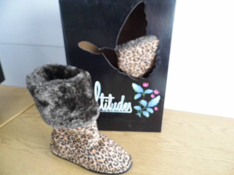 lot 32 image: Ciccia Bella BootsSlippers