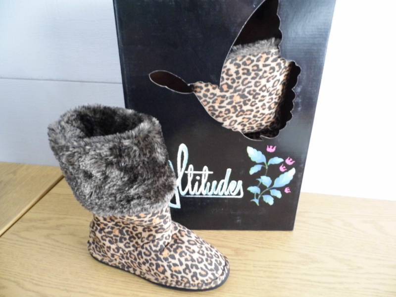 lot 33 image: Ciccia Bella BootsSlippers
