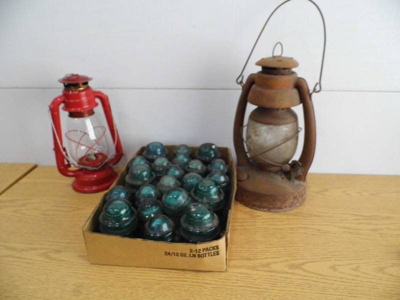 lot 42 image: Insulators - 2 Lanterns