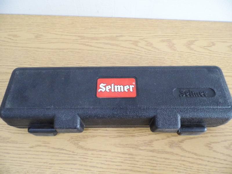 lot 46 image: Selmer Flute