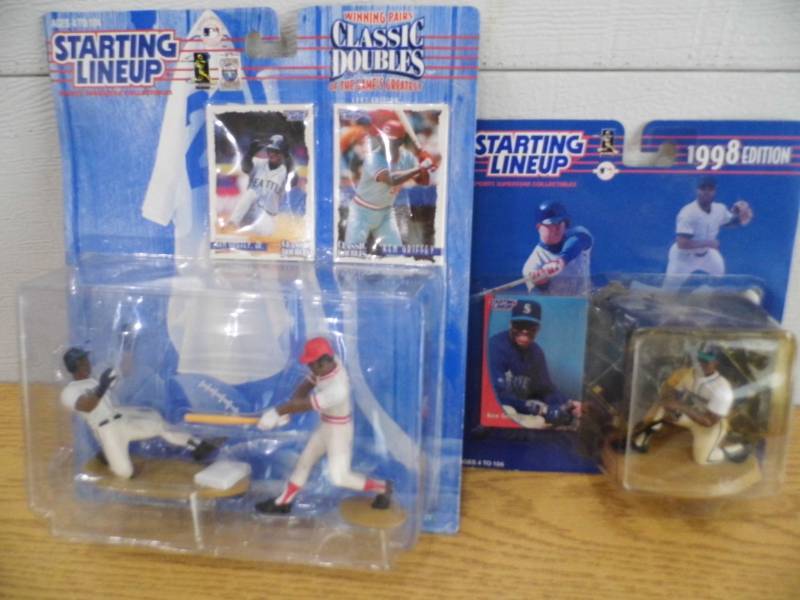 lot 54 image: 2 Baseball FIgures
