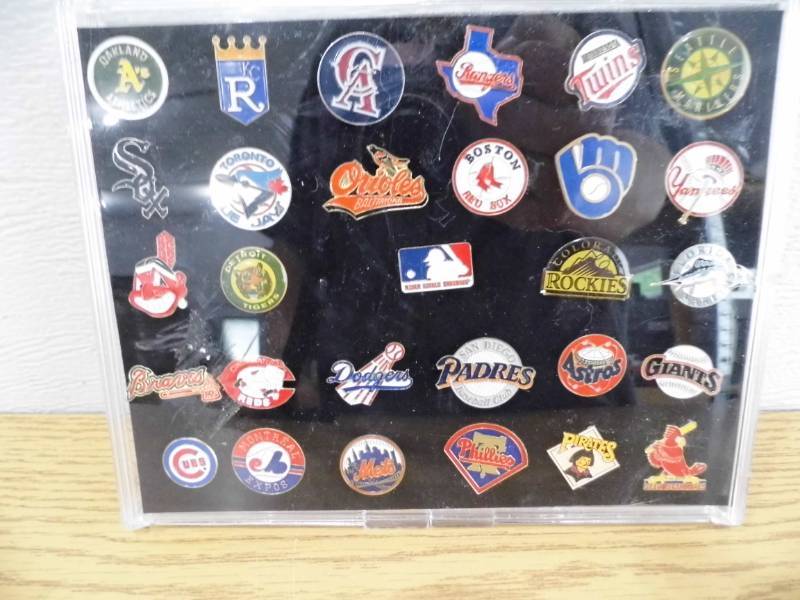 lot 61 image: Baseball Pins