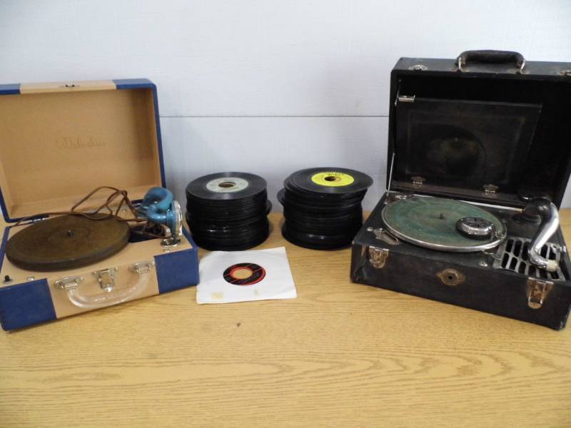 lot 66 image: Lot of 45s and 2 - Record Players
