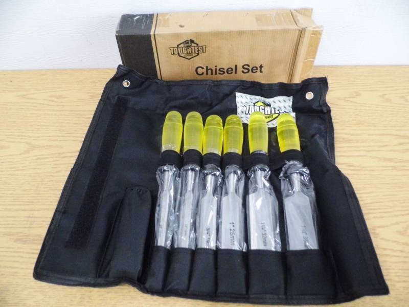 lot 70 image: New Chisel Set