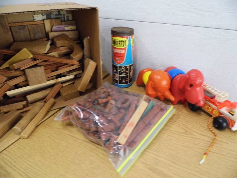 lot 72 image: Lincoln Logs - Tinker Toys - Blocks