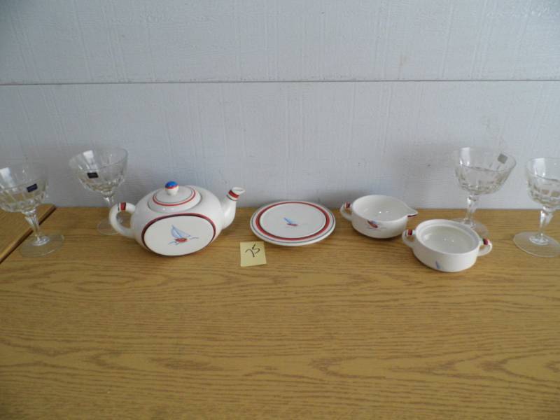 lot 75 image: Sailing Teapot - Glassware
