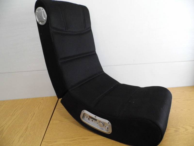 lot 90 image: Gaming Chair