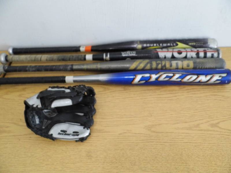 lot 95 image: Lot of 4 Baseball Bats - Glove