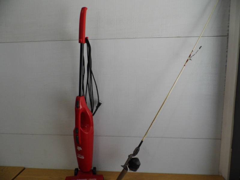 lot 98 image: Dirt Devil - Fishing Pole