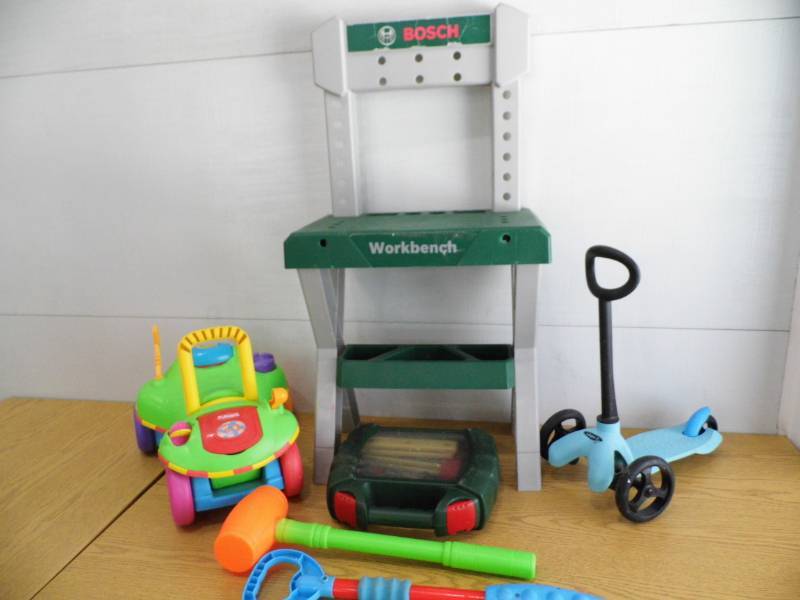 lot 99 image: Toys