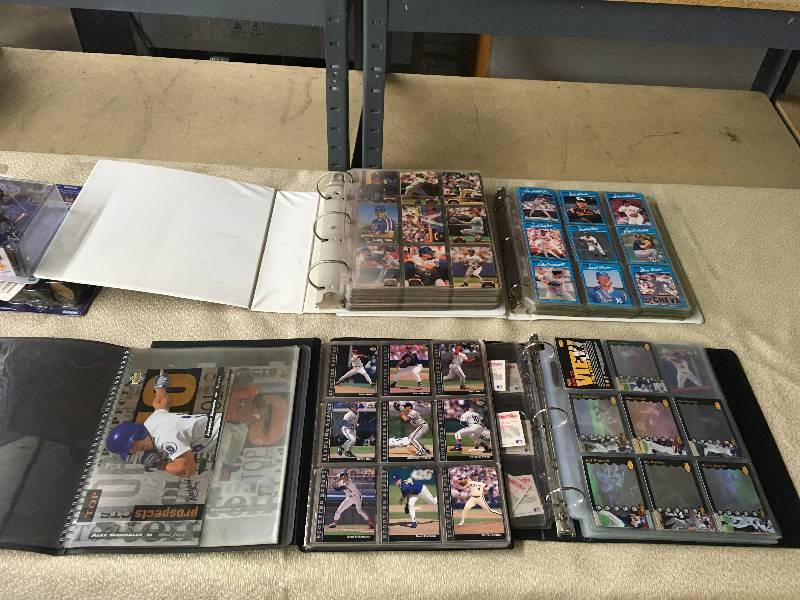 lot 286 image: 5 MLB Card Albums