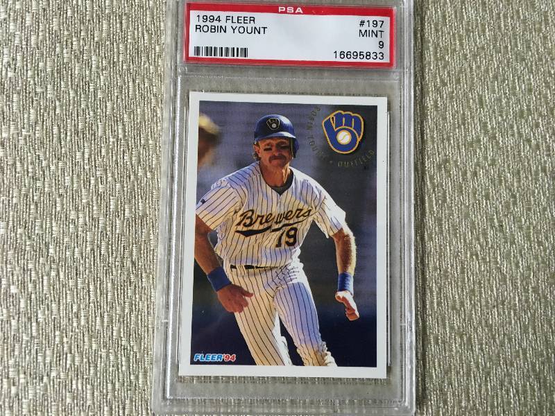 lot 292 image: 1994 Fleer Robin Yount Card Mint 9