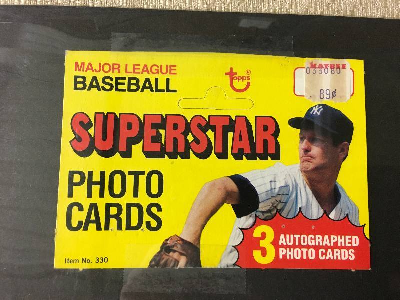 lot 325 image: MLB Superstar Photo Cards