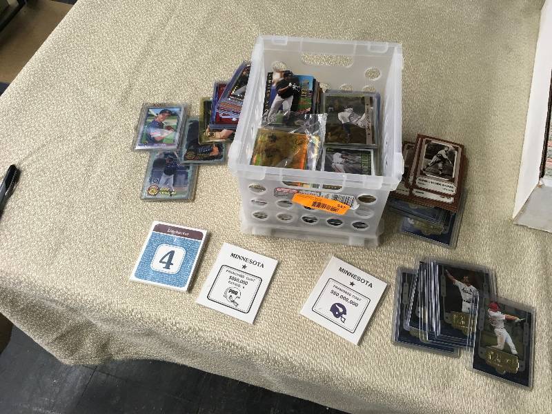 lot 347 image: Mini Crate Of Misc Sports Cards