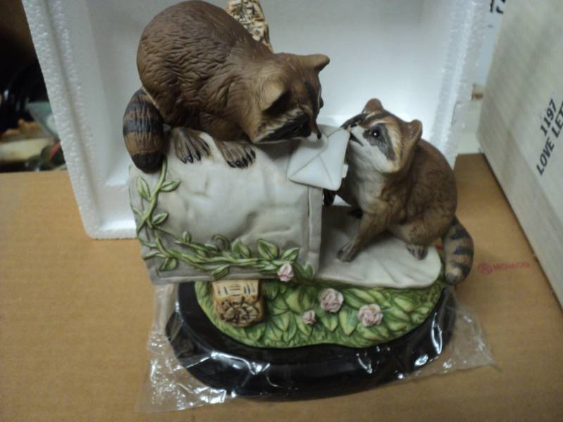 Homco Masterpiece Porcelain Love Le...