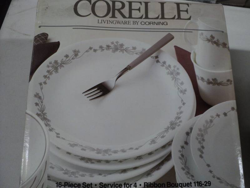 Corelle 16 Piece Set Ribbon Bouquet...